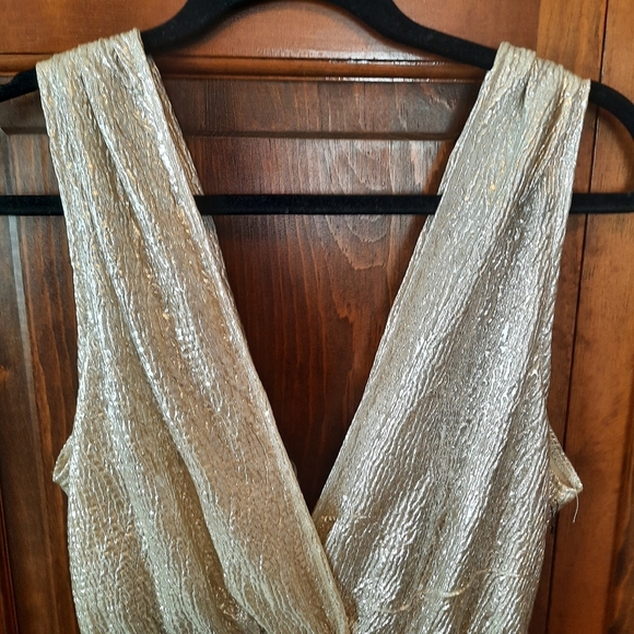 🛍 NWOT Lulu's Looking Radiant Gold Metallic Maxi Dress AD4563LU Size Large - Picture 6 of 14